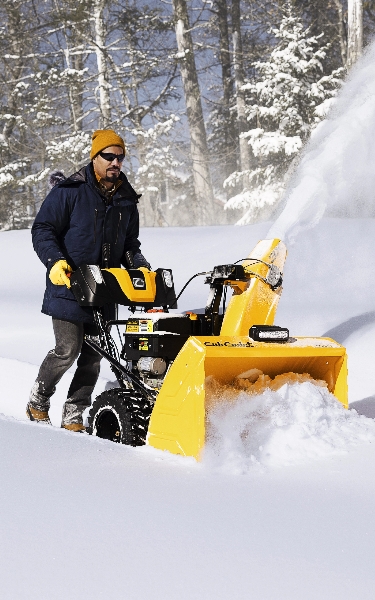 Snow Blowers vs Snow Throwers: The Difference